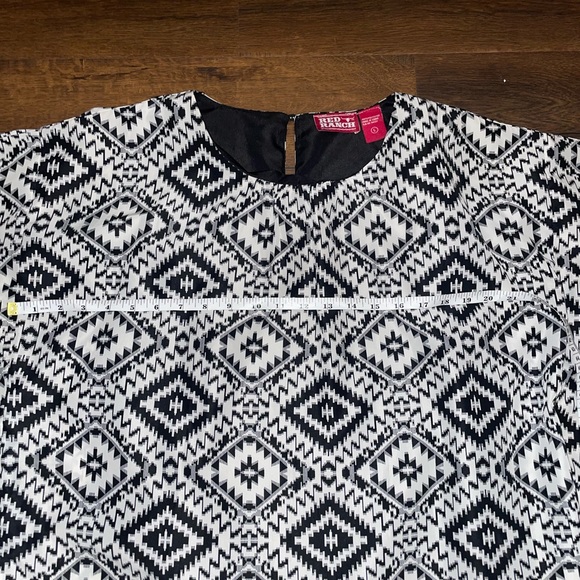 Red Ranch Cape - Picture 8 of 9